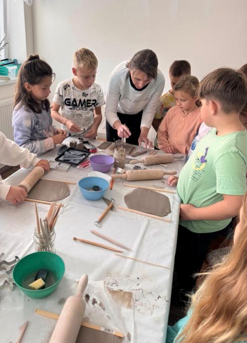 Knihovna - Keramická dílna s žáky ZŠ Ořechov - Poezie hrou - 21.10.2025