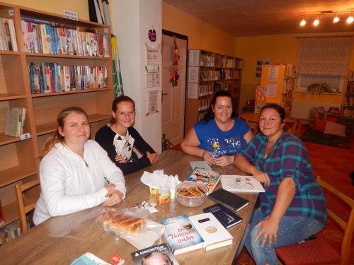 Knihovna - Čtenářský klub o páté - 14. 11. 2019